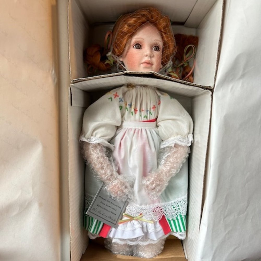 DANBURY MINT - MOLLY 19' DOLL by Peggy Dey